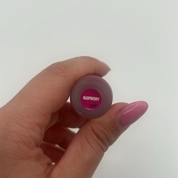 BNWT - FLOWER BEAUTY PERFECT POUT SOFT MATTE LIP COLOR - RASPBERRY - Picture 4 of 4